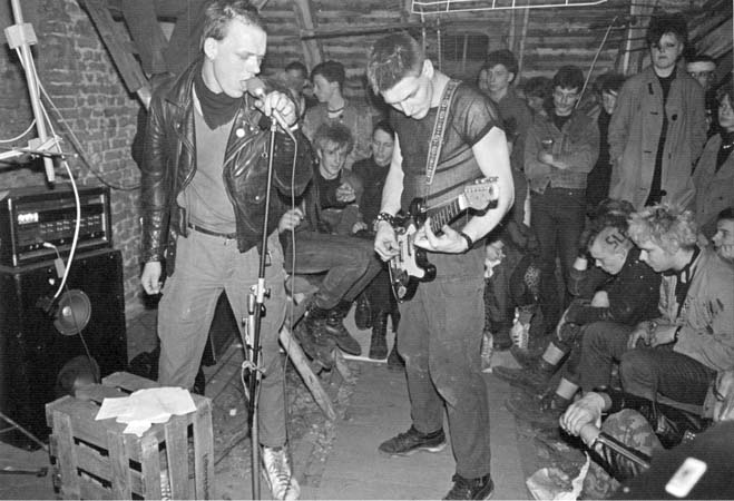 0035Dachbodenfest April 1984 Heini & Alf 02