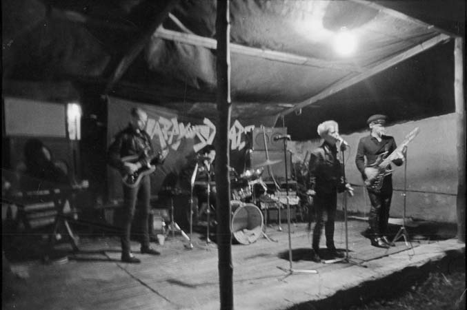 0090Happy Straps 07.09.85 Quappendorf,Bauernhof von Rolf Ignatz.Fotos von Volker Döring 01